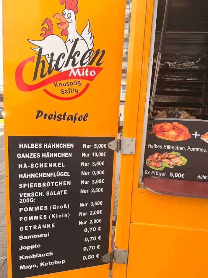 Preistafel am Chicken-Mito-Wagen